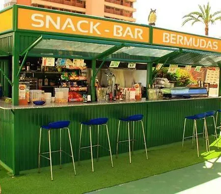 Bermudas De *